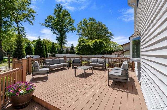 8 Russet Lane, Lake Grove, NY 11755