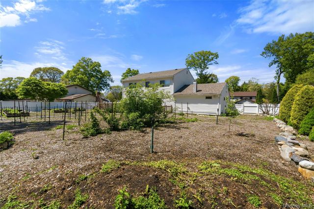 8 Russet Lane, Lake Grove, NY 11755