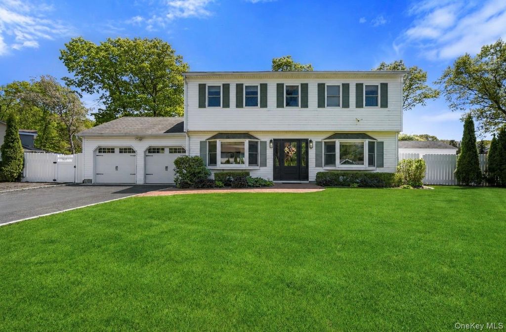 8 Russet Lane, Lake Grove, NY 11755