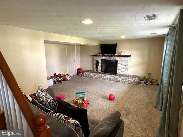 415 FOLKSTONE CT, York, PA 17402