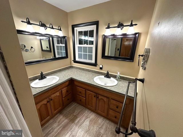 415 FOLKSTONE CT, York, PA 17402