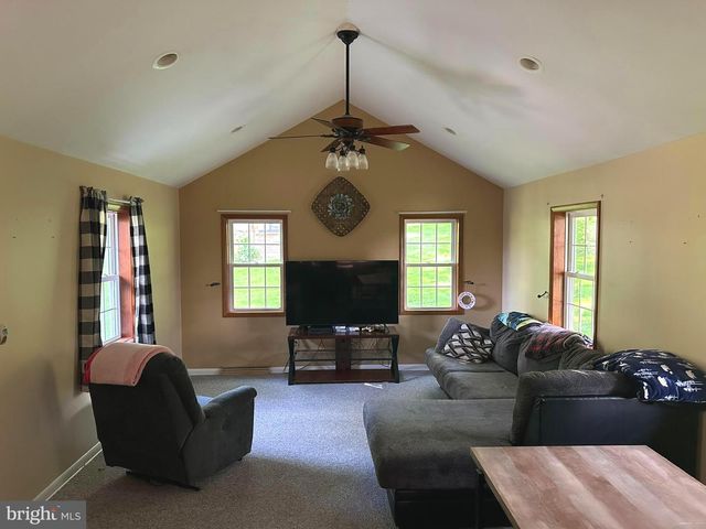 415 FOLKSTONE CT, York, PA 17402