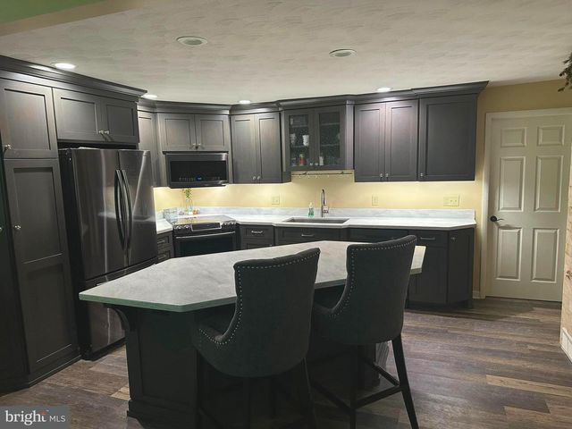 415 FOLKSTONE CT, York, PA 17402