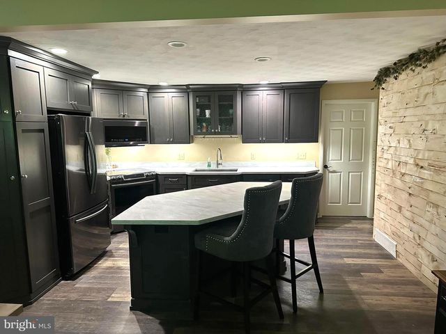 415 FOLKSTONE CT, York, PA 17402