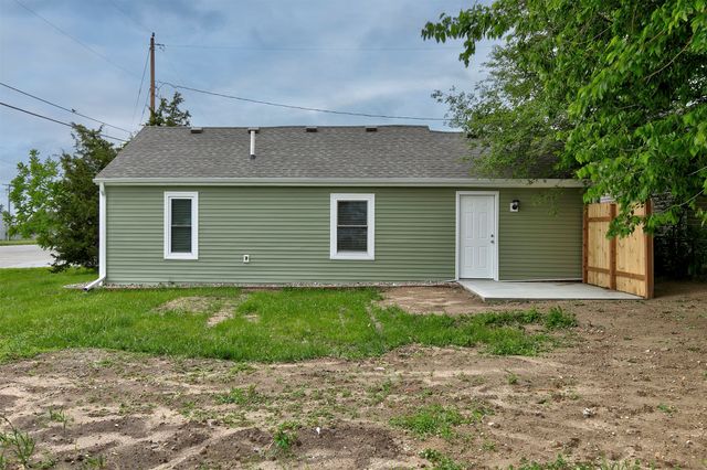 205 NW 51st Place, Des Moines, IA 50313