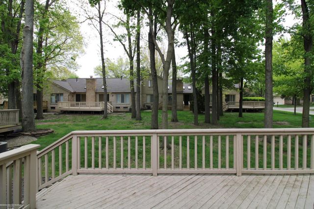 43054 W Kirkwood Drive, Clinton Twp, MI 48038
