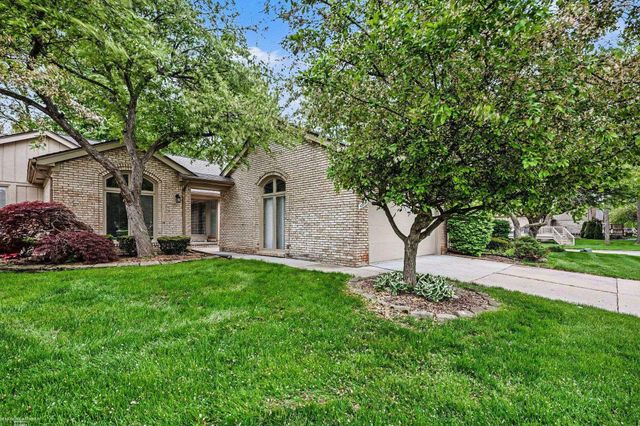 43054 W Kirkwood Drive, Clinton Twp, MI 48038