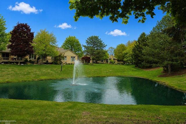 43054 W Kirkwood Drive, Clinton Twp, MI 48038