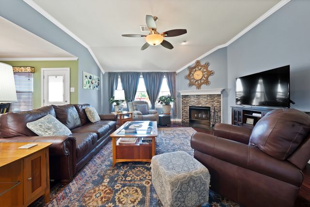 336 Chase Hill Lane, Fort Worth, TX 76028