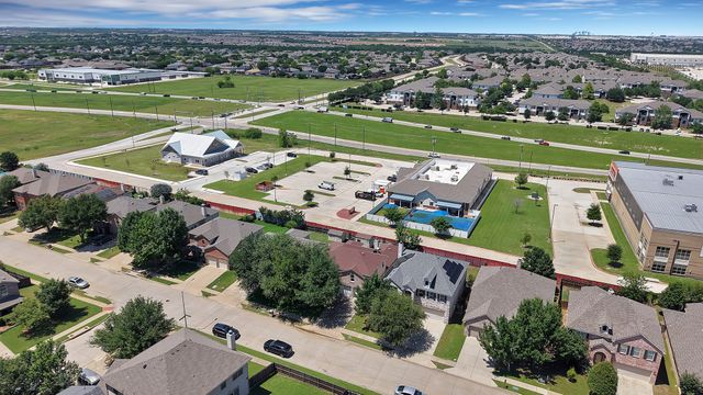 336 Chase Hill Lane, Fort Worth, TX 76028