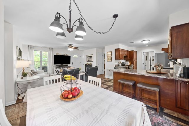 825 Pollard Rd, Clarksville, TN 37042