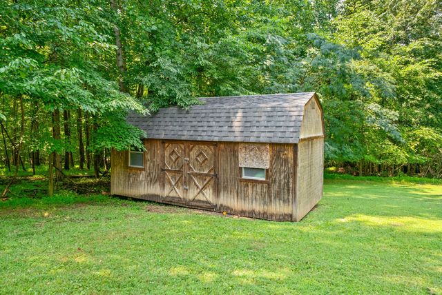 825 Pollard Rd, Clarksville, TN 37042