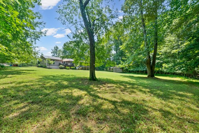 825 Pollard Rd, Clarksville, TN 37042