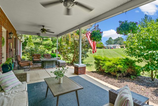 825 Pollard Rd, Clarksville, TN 37042