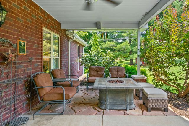 825 Pollard Rd, Clarksville, TN 37042