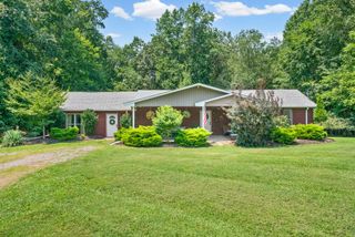 825 Pollard Rd, Clarksville, TN 37042