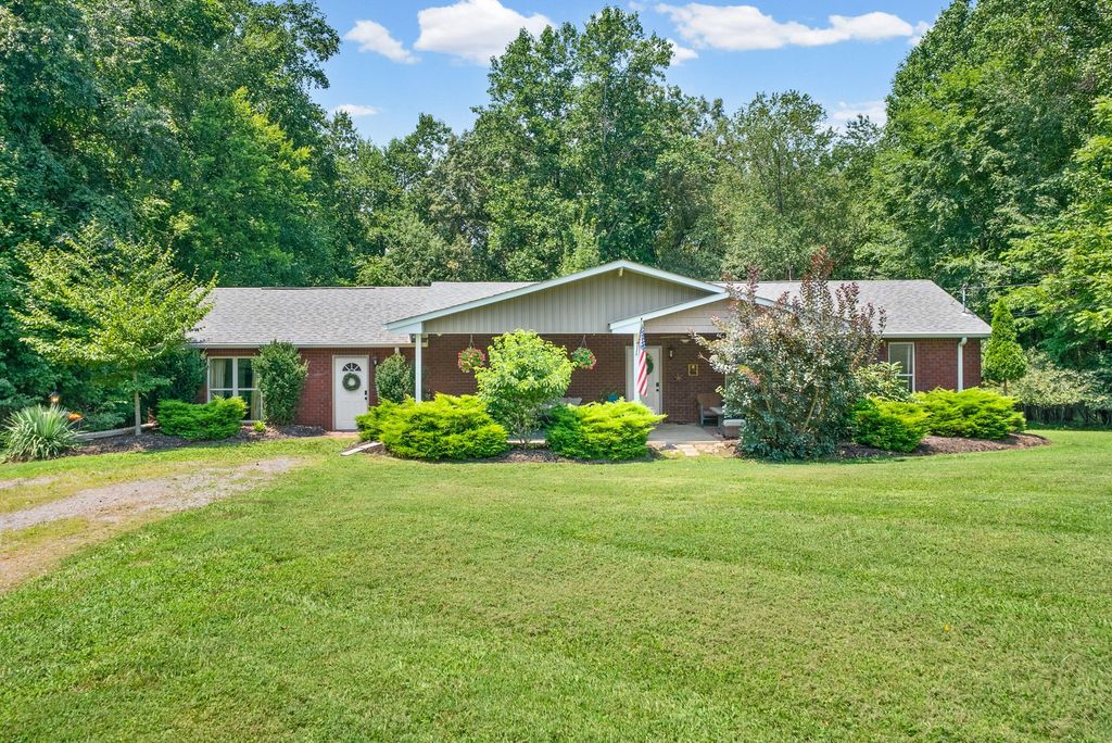825 Pollard Rd, Clarksville, TN 37042