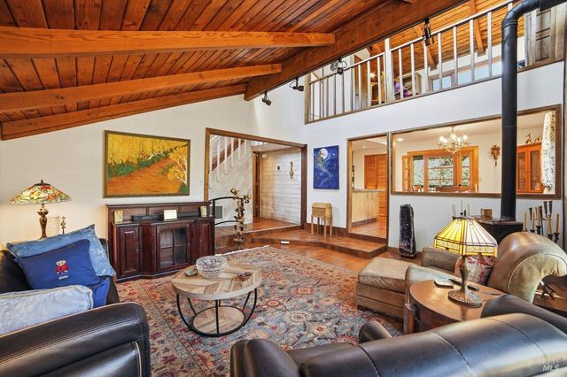 26807 Oak Knoll Ter, Cloverdale, CA 95425