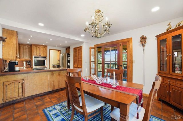 26807 Oak Knoll Ter, Cloverdale, CA 95425