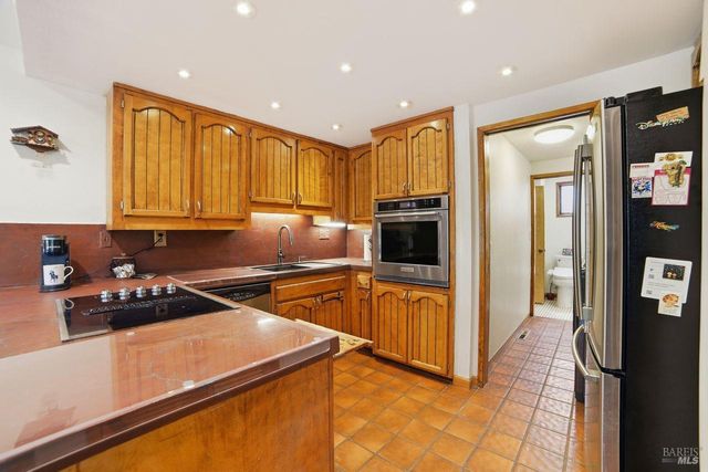 26807 Oak Knoll Ter, Cloverdale, CA 95425