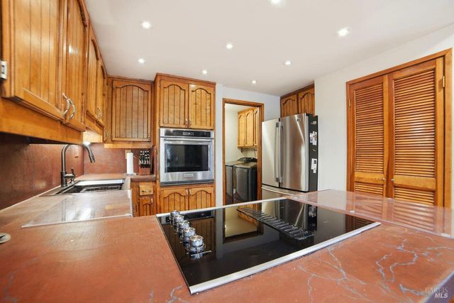 26807 Oak Knoll Ter, Cloverdale, CA 95425