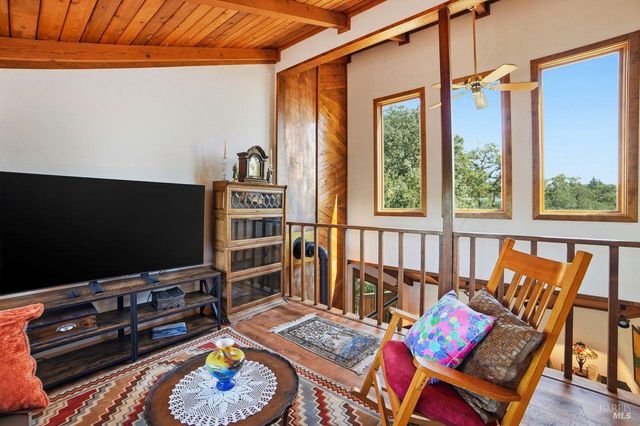 26807 Oak Knoll Ter, Cloverdale, CA 95425