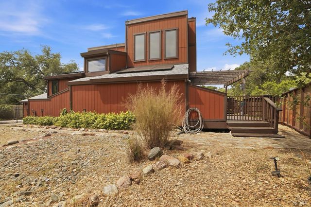 26807 Oak Knoll Ter, Cloverdale, CA 95425