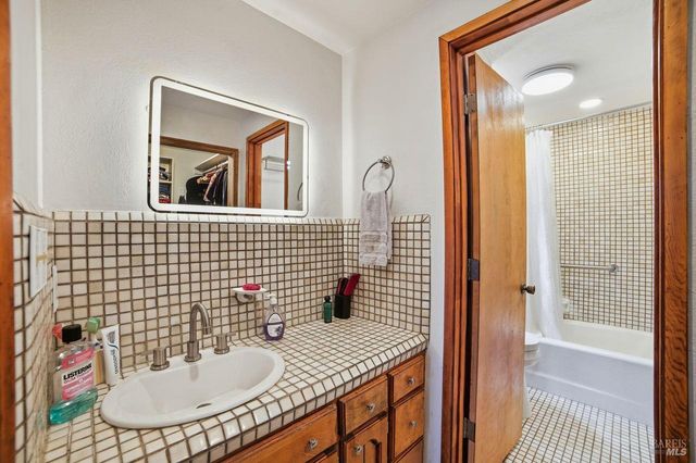 26807 Oak Knoll Ter, Cloverdale, CA 95425