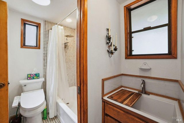 26807 Oak Knoll Ter, Cloverdale, CA 95425