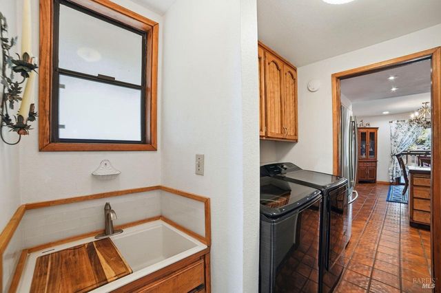 26807 Oak Knoll Ter, Cloverdale, CA 95425