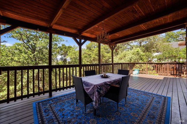 26807 Oak Knoll Ter, Cloverdale, CA 95425