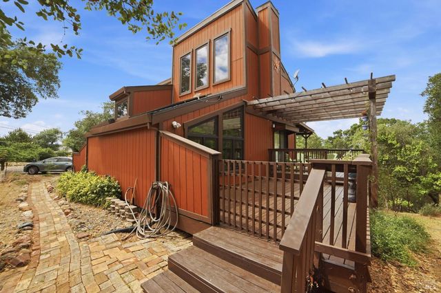 26807 Oak Knoll Ter, Cloverdale, CA 95425