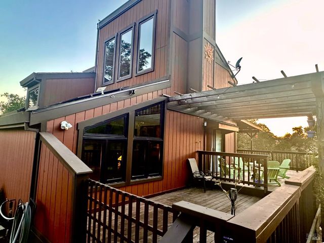 26807 Oak Knoll Ter, Cloverdale, CA 95425