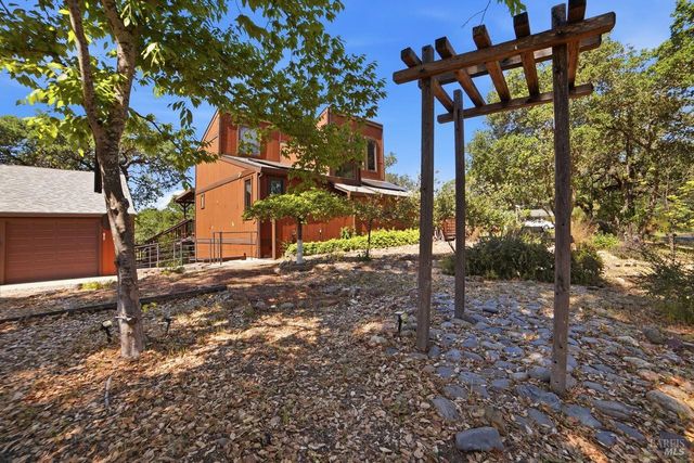 26807 Oak Knoll Ter, Cloverdale, CA 95425