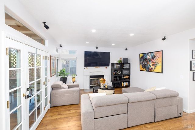 2480 Lemur St, Santa Rosa, CA 95401