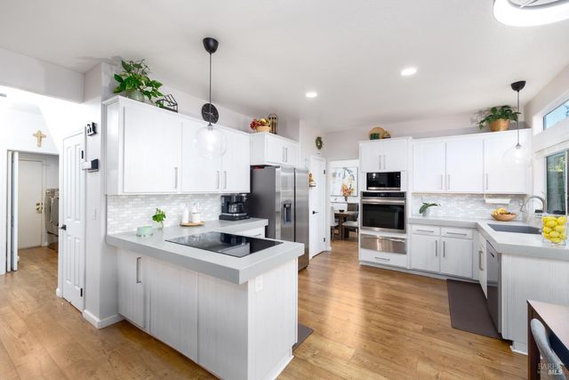 2480 Lemur St, Santa Rosa, CA 95401