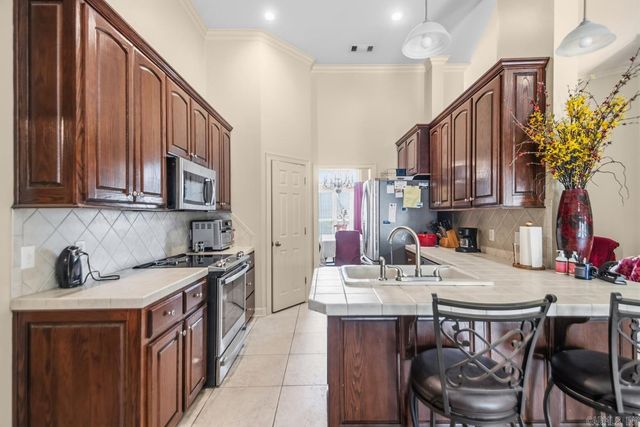 9 Mountain Ridge Cove, Maumelle, AR 72113