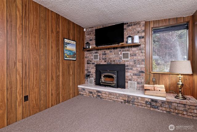 240 E Orchard Beach Drive, Grapeview, WA 98546