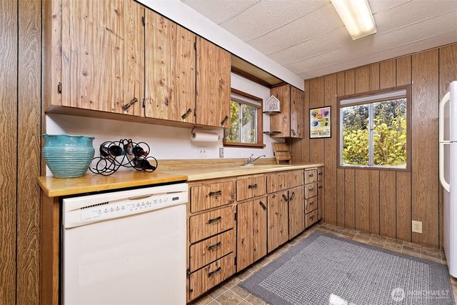 240 E Orchard Beach Drive, Grapeview, WA 98546