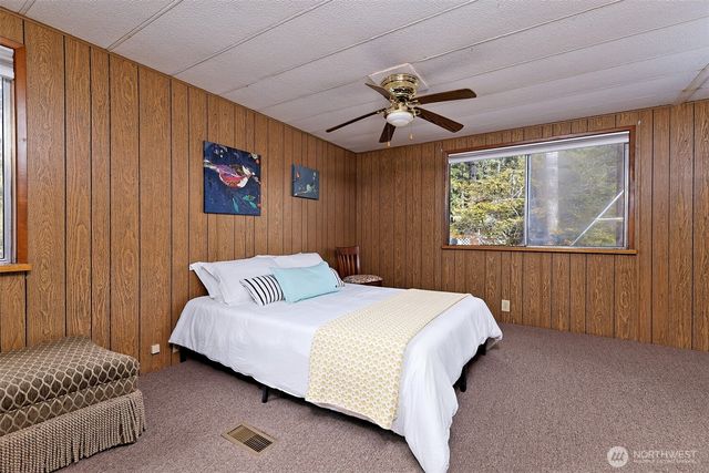 240 E Orchard Beach Drive, Grapeview, WA 98546