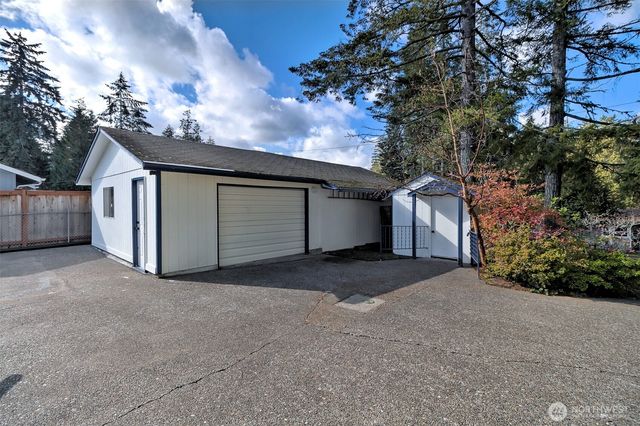 240 E Orchard Beach Drive, Grapeview, WA 98546