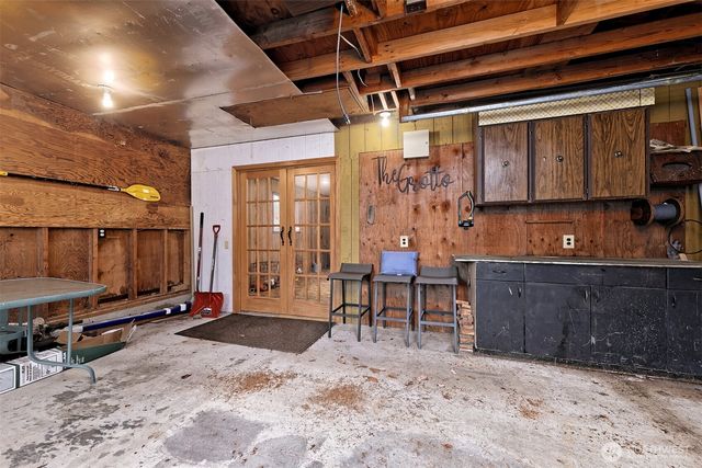 240 E Orchard Beach Drive, Grapeview, WA 98546