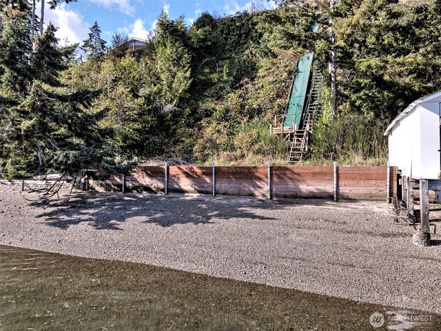240 E Orchard Beach Drive, Grapeview, WA 98546