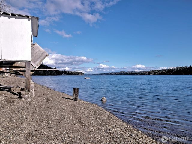 240 E Orchard Beach Drive, Grapeview, WA 98546