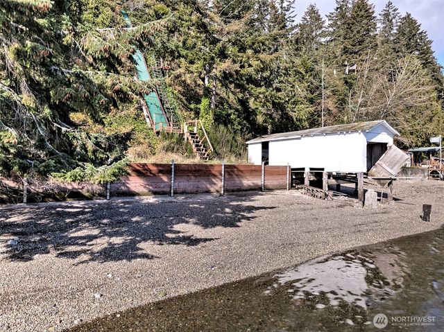 240 E Orchard Beach Drive, Grapeview, WA 98546
