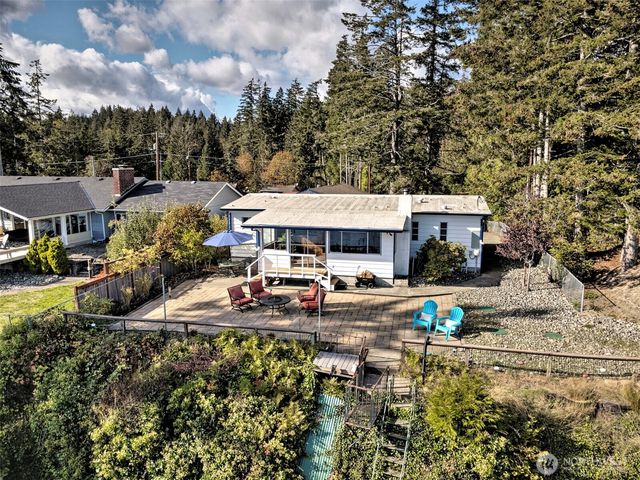 240 E Orchard Beach Drive, Grapeview, WA 98546