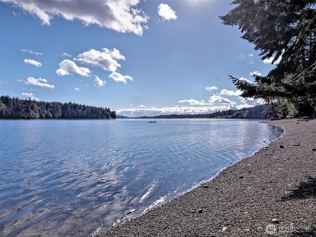 240 E Orchard Beach Drive, Grapeview, WA 98546