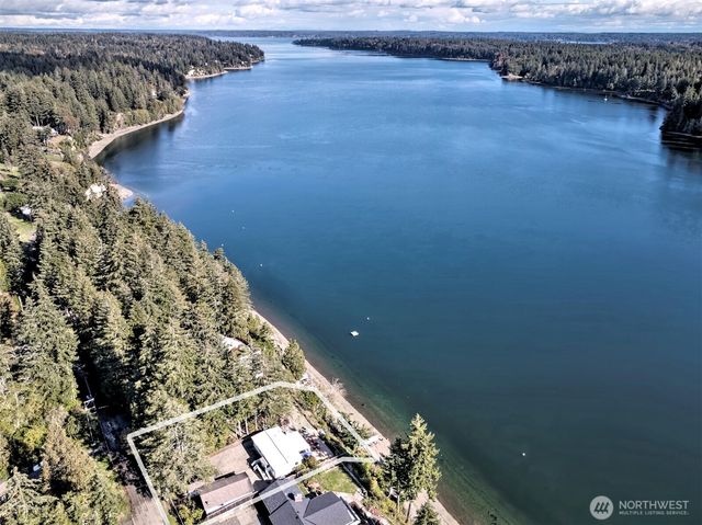 240 E Orchard Beach Drive, Grapeview, WA 98546