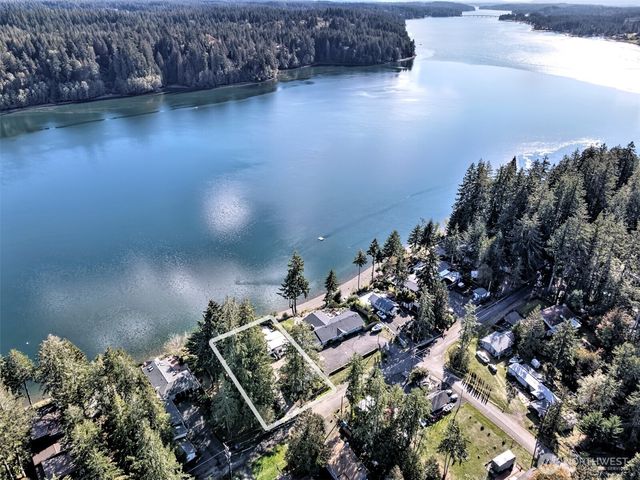 240 E Orchard Beach Drive, Grapeview, WA 98546
