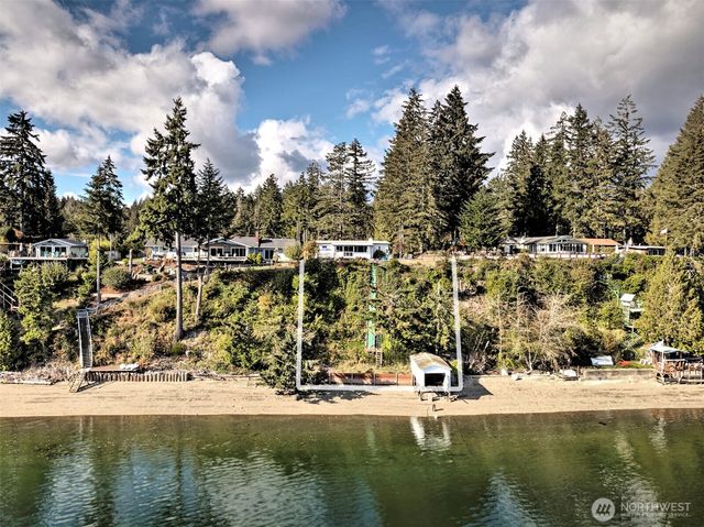 240 E Orchard Beach Drive, Grapeview, WA 98546